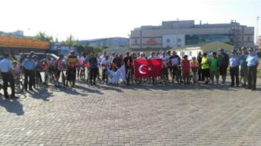 İzmitte Pedallar 30 Ağustos İ&ccedil;in &Ccedil;evrildi