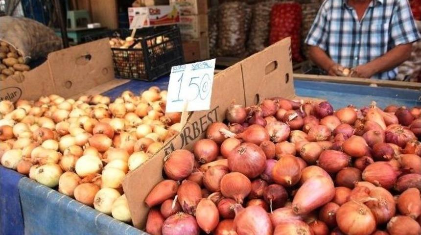 Kuru Soğan Tekirdağ Pazarında 1 Bu&ccedil;uk Tl&rsquo;den Fiyat Buldu