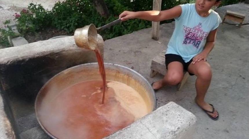 Mut’ta Pekmez Geleneği Devam Ediyor