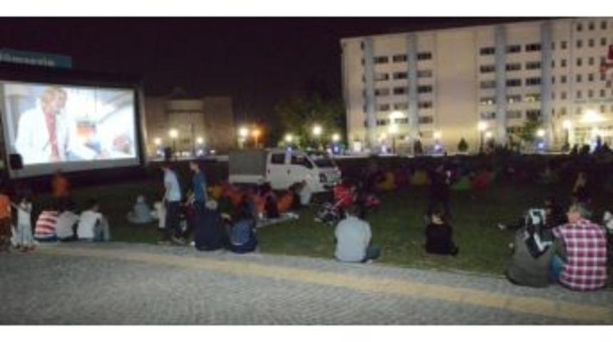 Nilüfer’de Yaz Gecelerinde Sinema Keyfi
