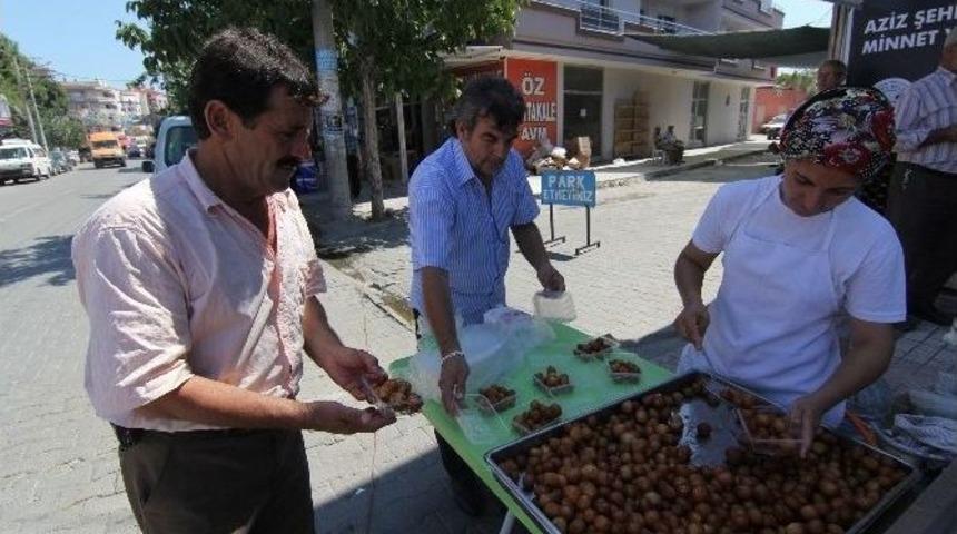 Menderes&rsquo;te Şehitler İ&ccedil;in Lokma D&ouml;kt&uuml;r&uuml;ld&uuml;