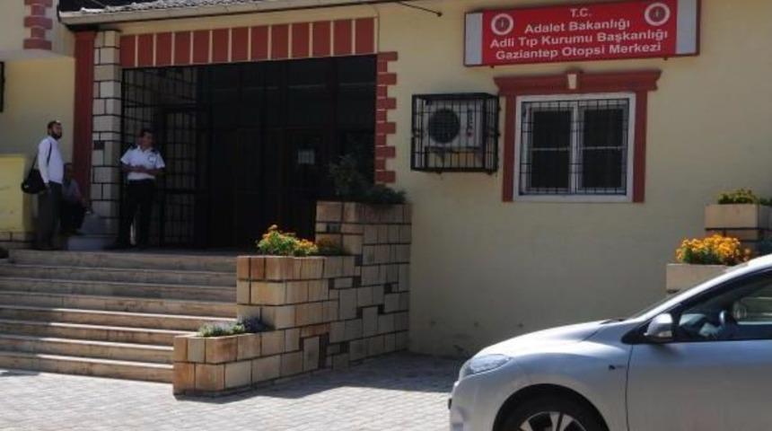 Yakınları, Baba Ve 2 Oğlunun Cenazelerini Bekliyor