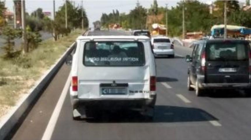 Minib&uuml;s&uuml;n Camında "kasko Değil Muska Yaptırdık" Yazısı