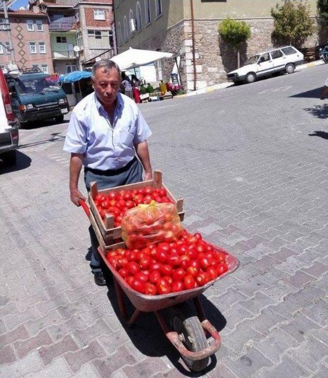 Kendi Salçalarını Kendileri Yapıyorlar