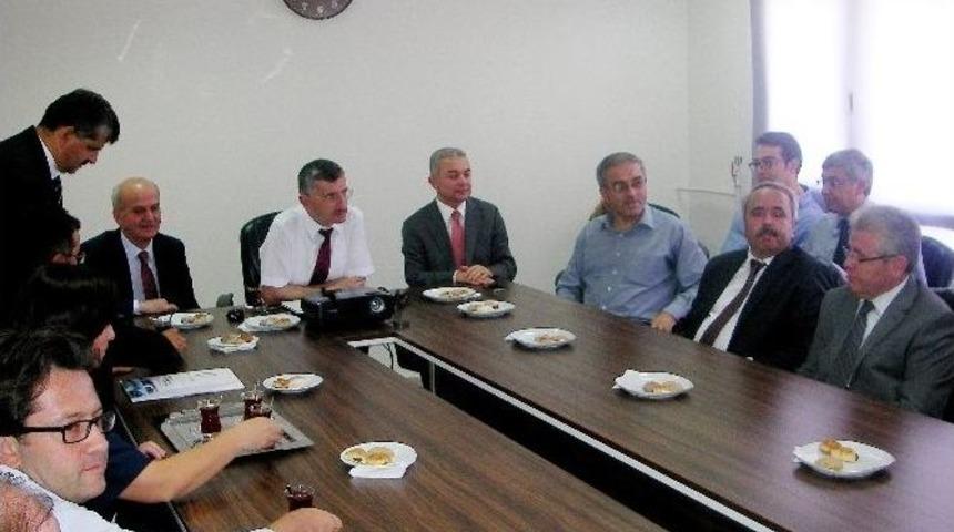 Vali Bektaş&rsquo;tan Teknoloji Fak&uuml;ltesine Ziyaret