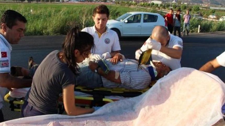 Tarım Iş&ccedil;ilerini Taşıyan Trakt&ouml;r Kaza Yaptı: 9 Yaralı