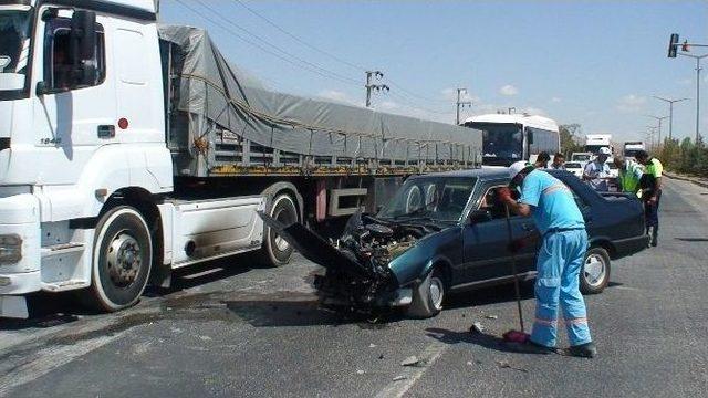 Tır’ın Otomobille Çarpışması Güvenlik Kamerasında