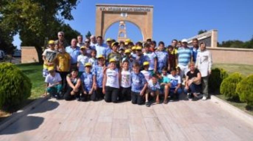 Biga Fenerbah&ccedil;elilerden 100. Yılda 100 &Ccedil;ocuğa Şehitlik Gezisi