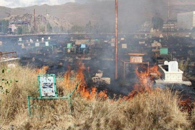 Muradiye Mezarlığında Yangın