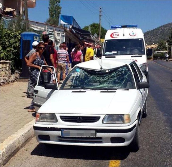 Yolun Karşısına Geçerken Otomobil Çarpan Turist Yaralandı