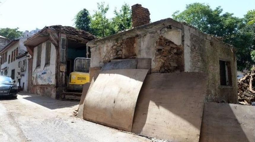 Osmangazi Metruk Yapılardan Temizleniyor