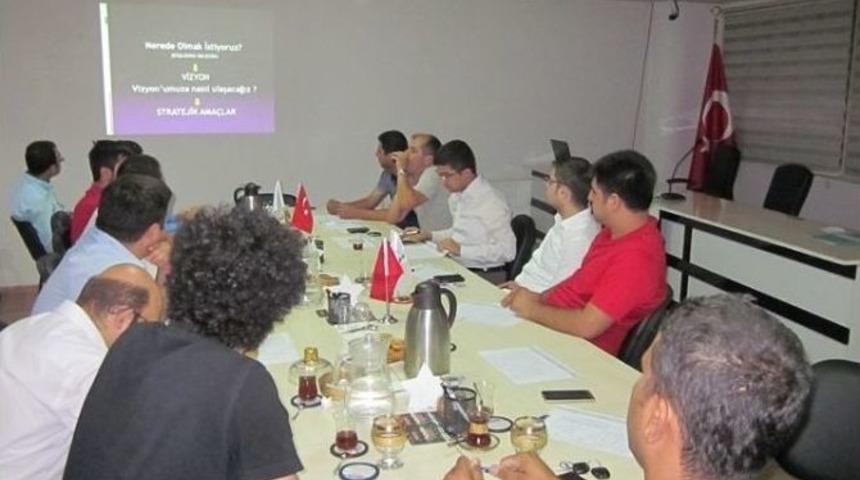 Gen&ccedil; T&uuml;msiad, Y&ouml;netim S&uuml;reci İ&ccedil;in Eğitim Aldı