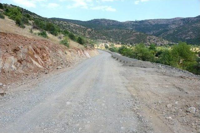 4 Mahallenin 8 Km’lik Yolu Asfaltlanıyor