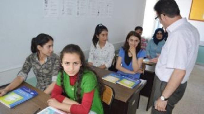 Suriyelilere Türkçe Kursu
