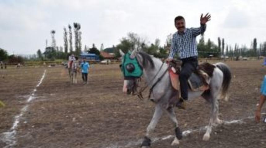 Ata Sporu Cirit Sındırgı&rsquo;da Yaşatılıyor