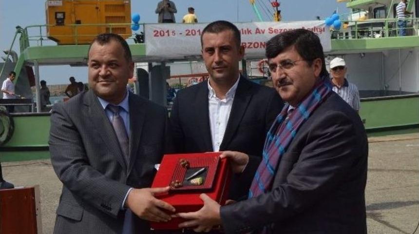 Trabzon&rsquo;da Balık Avı Sezonu D&uuml;zenlenen T&ouml;renle A&ccedil;ıldı