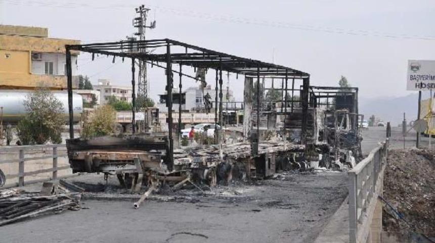 Pkk, Silopi'de 5 Tır'ı Yaktı