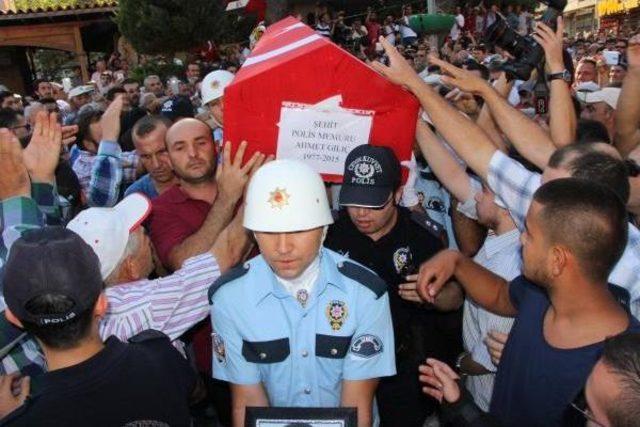 Şehit Polis Babasının Tabutuna Kapanan Ece; 'baba Ne Olur Yanıma Gel'