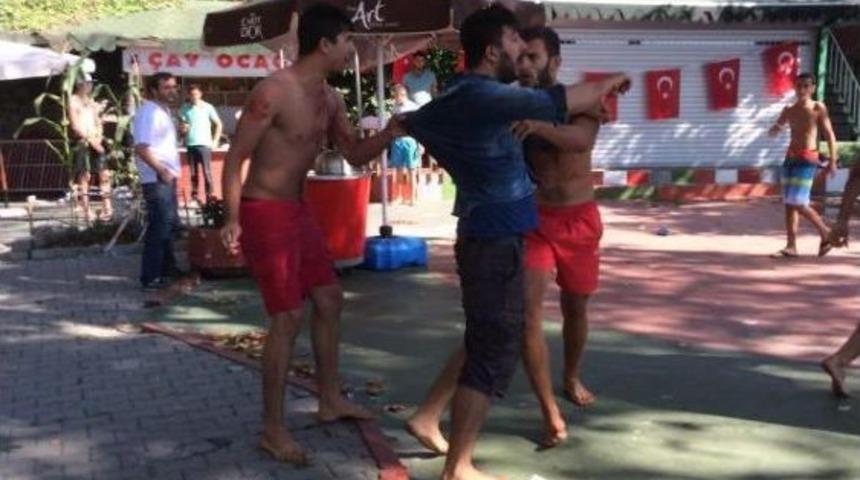 Kilotla Denize Giden Iki Kardeş Plaj G&ouml;revlileriyle Kavga Etti: 1 Yaralı