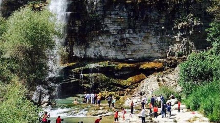Atletler Tortum Şelalesi'nde