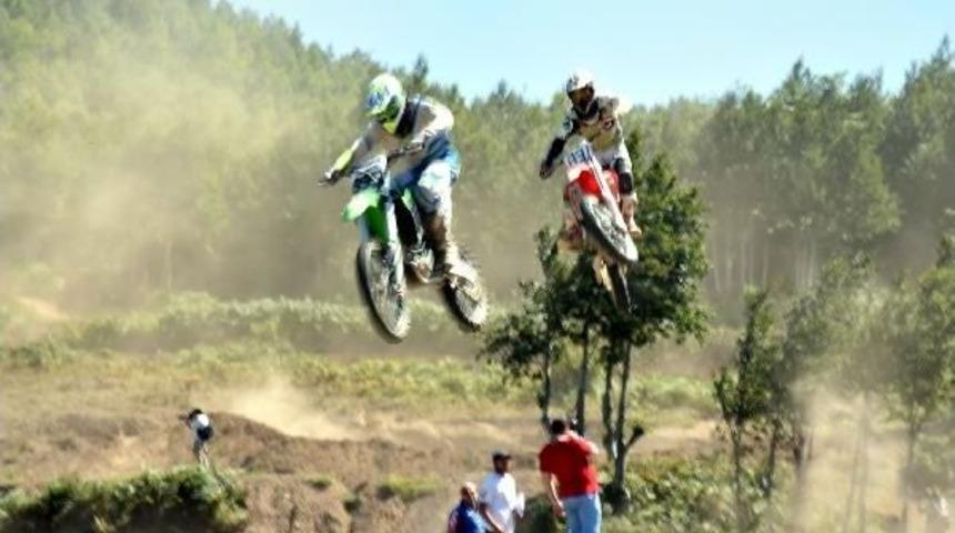 Kartepe Motokros Festivali'nde Nefesler Tutuldu