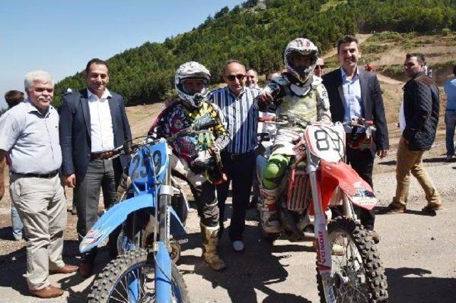 Kartepe Motokros Festivali'nde Nefesler Tutuldu