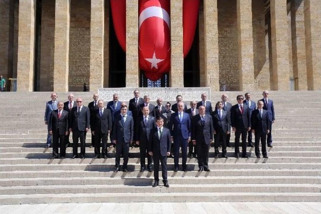 63. H&uuml;k&uuml;met &Uuml;yelerinden Anıtkabir&rsquo;e Ziyaret