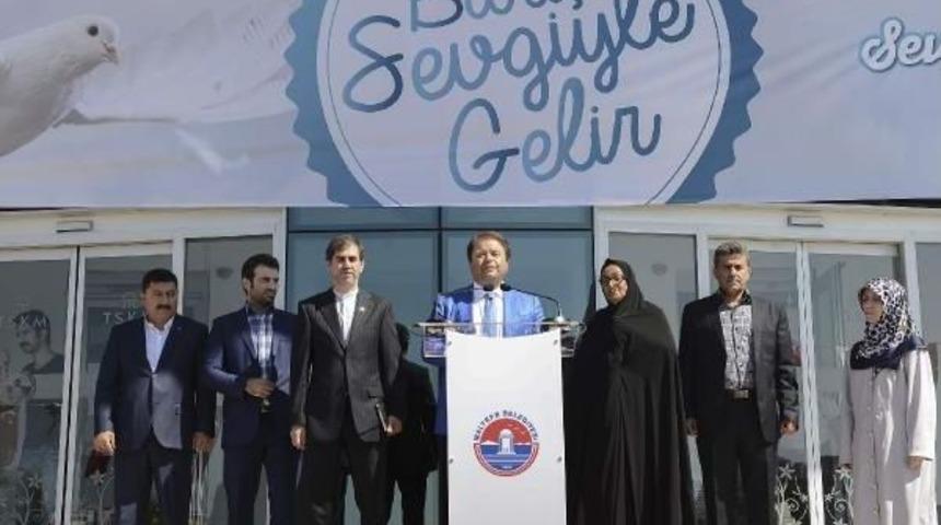 İranlı Anne Maltepe&rsquo;Den D&uuml;nyaya Barış Mesajı Verdi