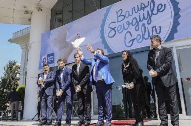 İranlı Anne Maltepe&rsquo;Den D&uuml;nyaya Barış Mesajı Verdi 1