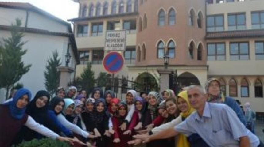Bursalı &Ouml;ğrencilerden Kosova&rsquo;ya İmam Hatip Lisesi