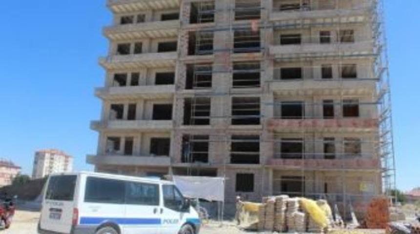 Merdiven Boşluğuna D&uuml;şen İş&ccedil;i Yaralandı