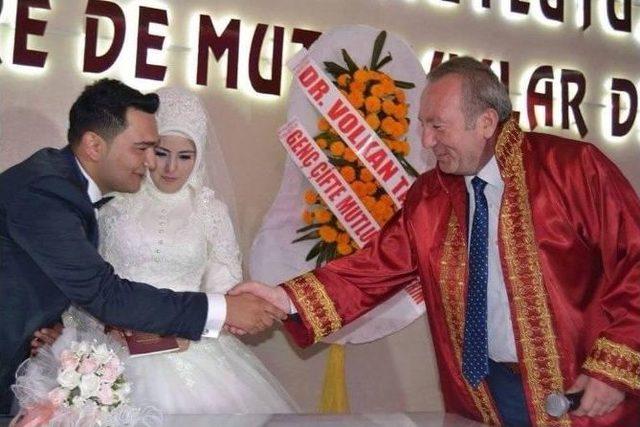 Başkan Şahiner Genç Çiftin Mutluluğuna Ortak Oldu