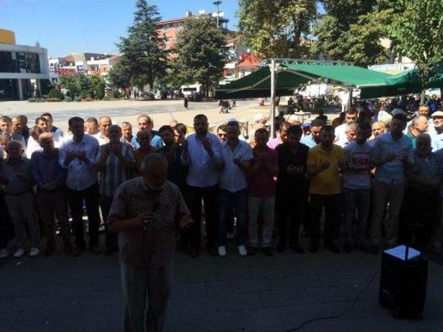 Düzce'de Yunus Koca Için Gıyabi Cenaze Namazı Kılındı