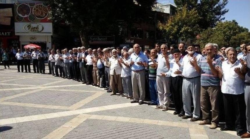 Ak Parti İl Teşkilatı Yunus Koca İ&ccedil;in Gıyabi Cenaze Namazı Kıldı