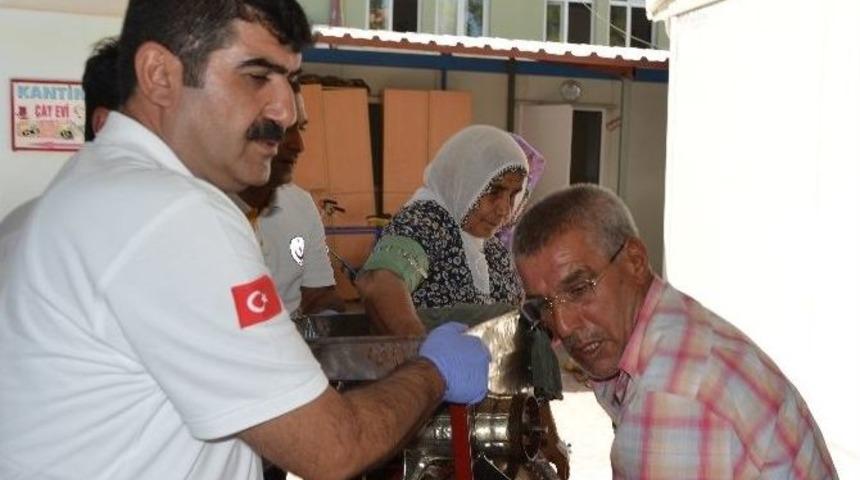 Yaşlı Kadın Elini Sal&ccedil;a Makinesine Kaptırdı