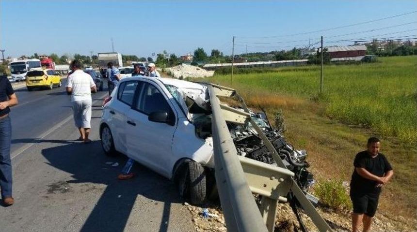 Manavgat&rsquo;ta Trafik Kazası: 2 Yaralı