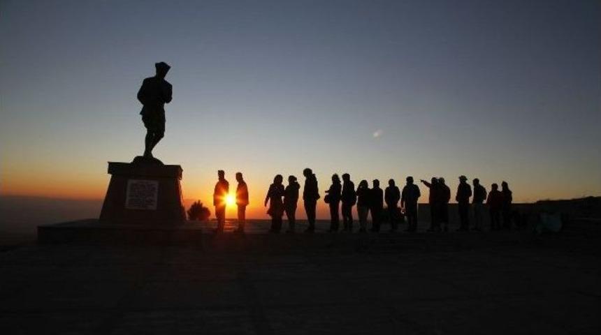 &ldquo;direniş, Diriliş, Kurtuluş, Metristepe&rsquo;den Kocatepe&rsquo;ye&rdquo;