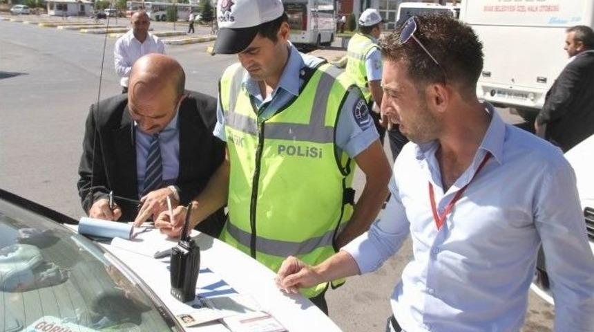 Sivas&rsquo;ta Halk Otob&uuml;slerinden &Ccedil;ıkanlar Şaşırttı