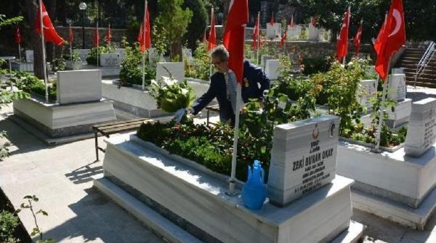 Şehit Babası Okay: Ter&ouml;rle K&uuml;rtleri Ayırt Etmemiz Gerekiyor