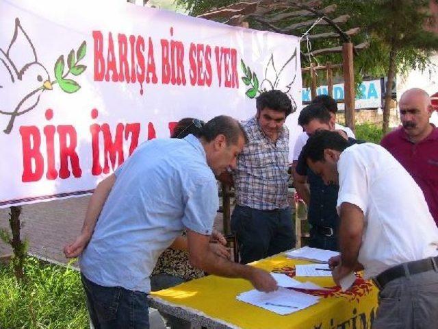 Viranşehir'de Eğitim-Sen'den Imza Kampanyası