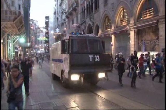 Taksim'de Göstericilere Müdahale... (1)