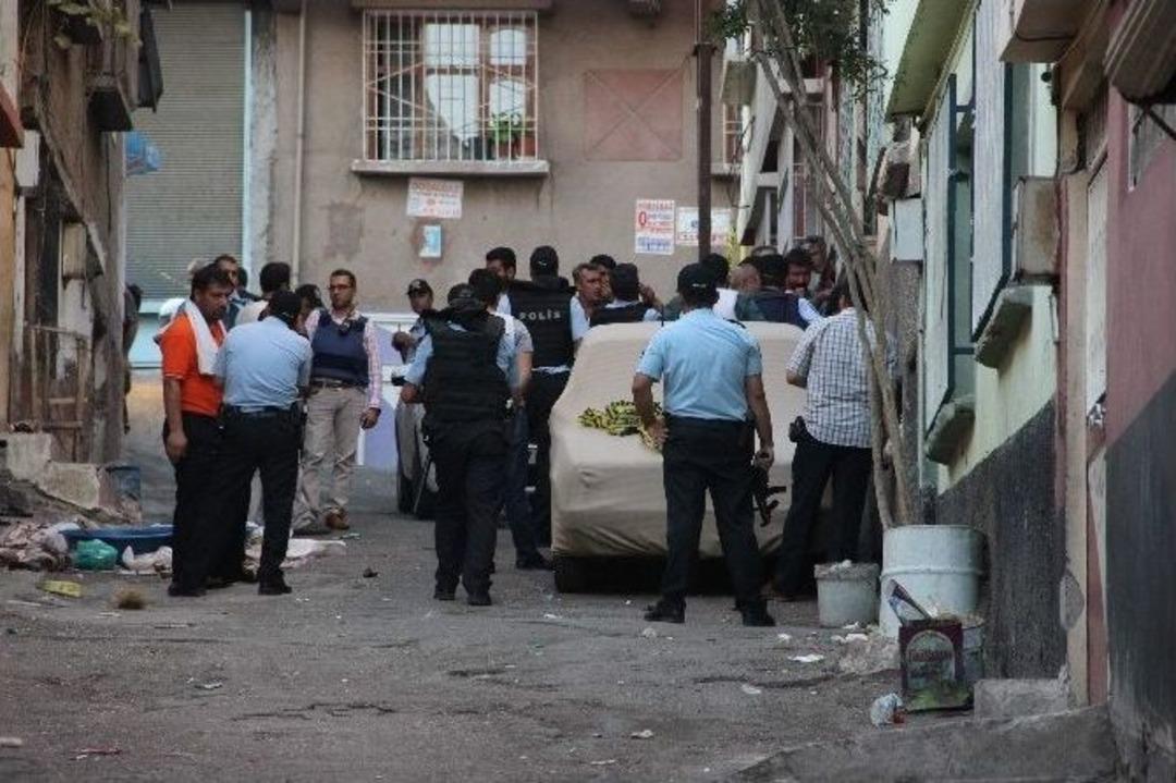 Polise Silah Doğrultup Ka&ccedil;an Şahıs Kıstırıldığı Yerde Yakalandı