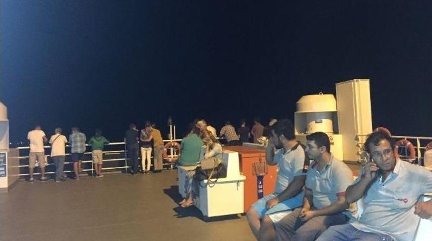 G&ouml;k&ccedil;eada Feribotu Arıza Yaptı