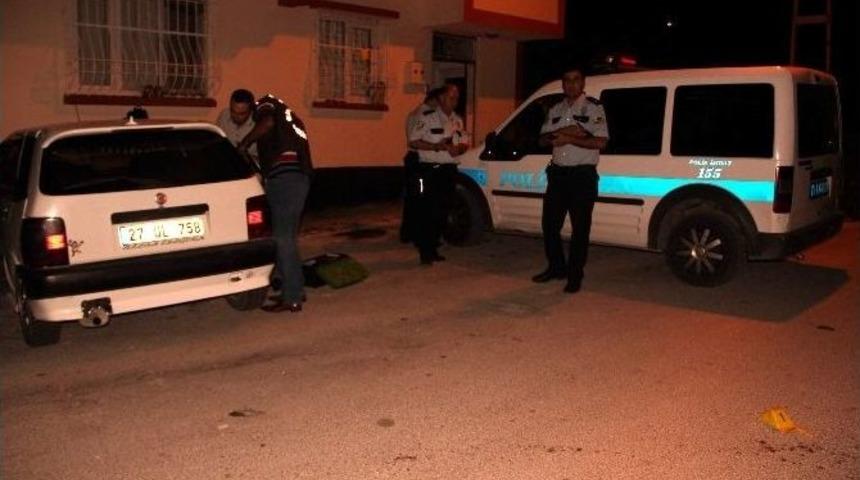 T&uuml;rk Ve Yabancı Uyruklu Gen&ccedil;lerin Kavgası Kanlı Bitti: 3 Yaralı