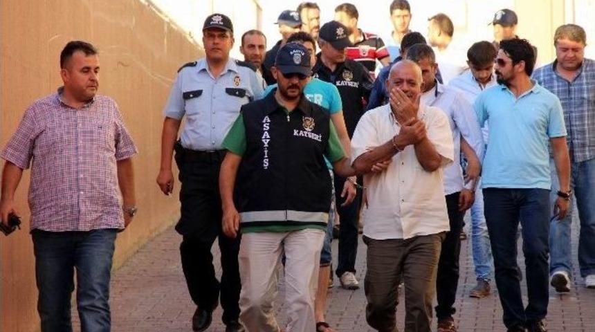 Suriyeli &lsquo;tırnak&ccedil;ılar&rsquo; Polisten Ka&ccedil;amadı