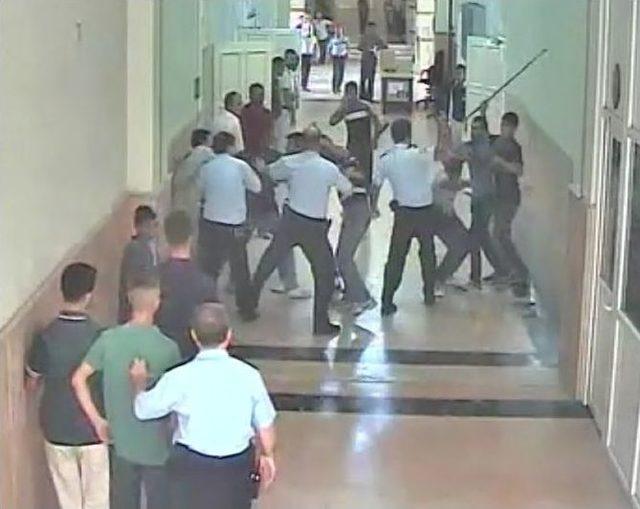 Adana Adliyesi&rsquo;nde Arbede 1