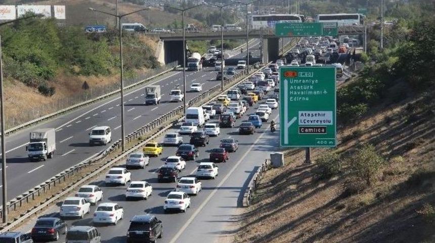 Tem Otoyolu&rsquo;ndaki &Ccedil;alışmalar Trafiği Fel&ccedil; Etti