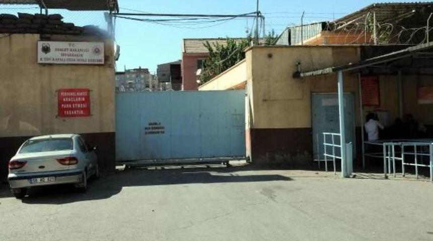 Diyarbakır'dan 194 Tutuklu Ve H&uuml;k&uuml;ml&uuml; Karadeniz'e Nakledildi