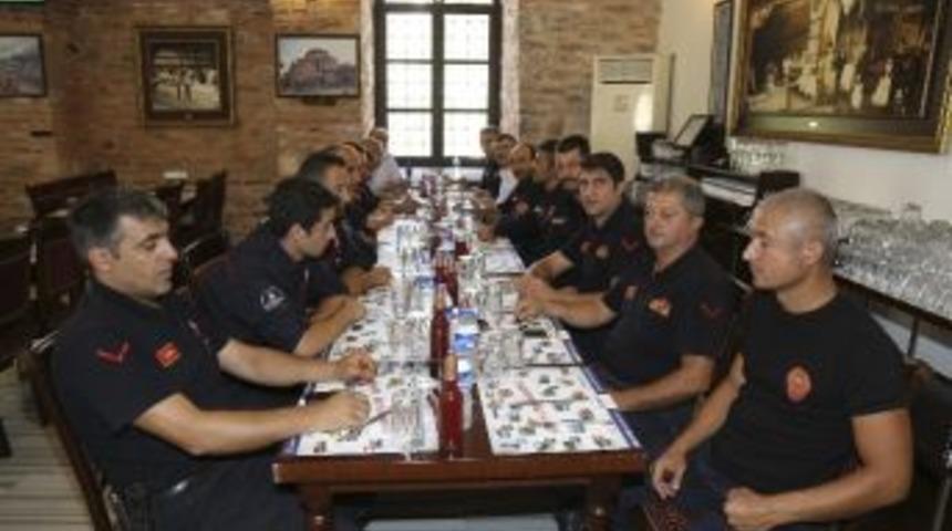 İtfaiyecilerden &Ouml;rnek Dayanışma
