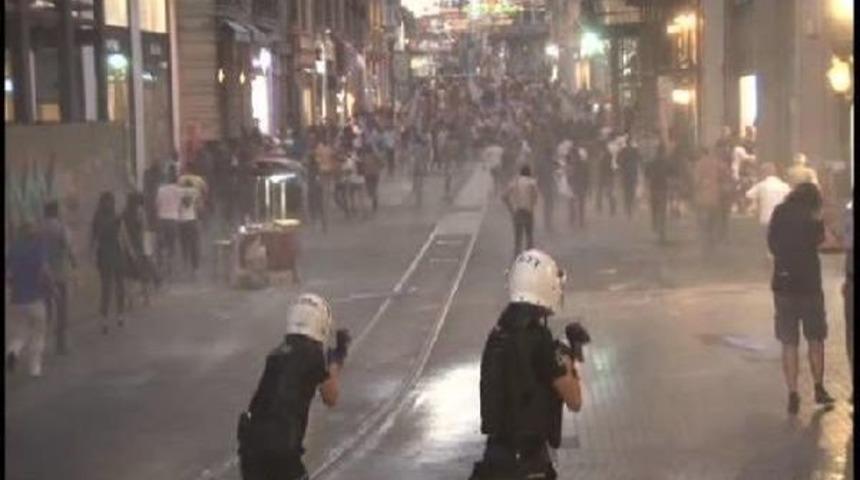 Riot Police Intervenes &ldquo;Day Of Peace&rdquo; Protest In Taksim, One Journalist Wounded